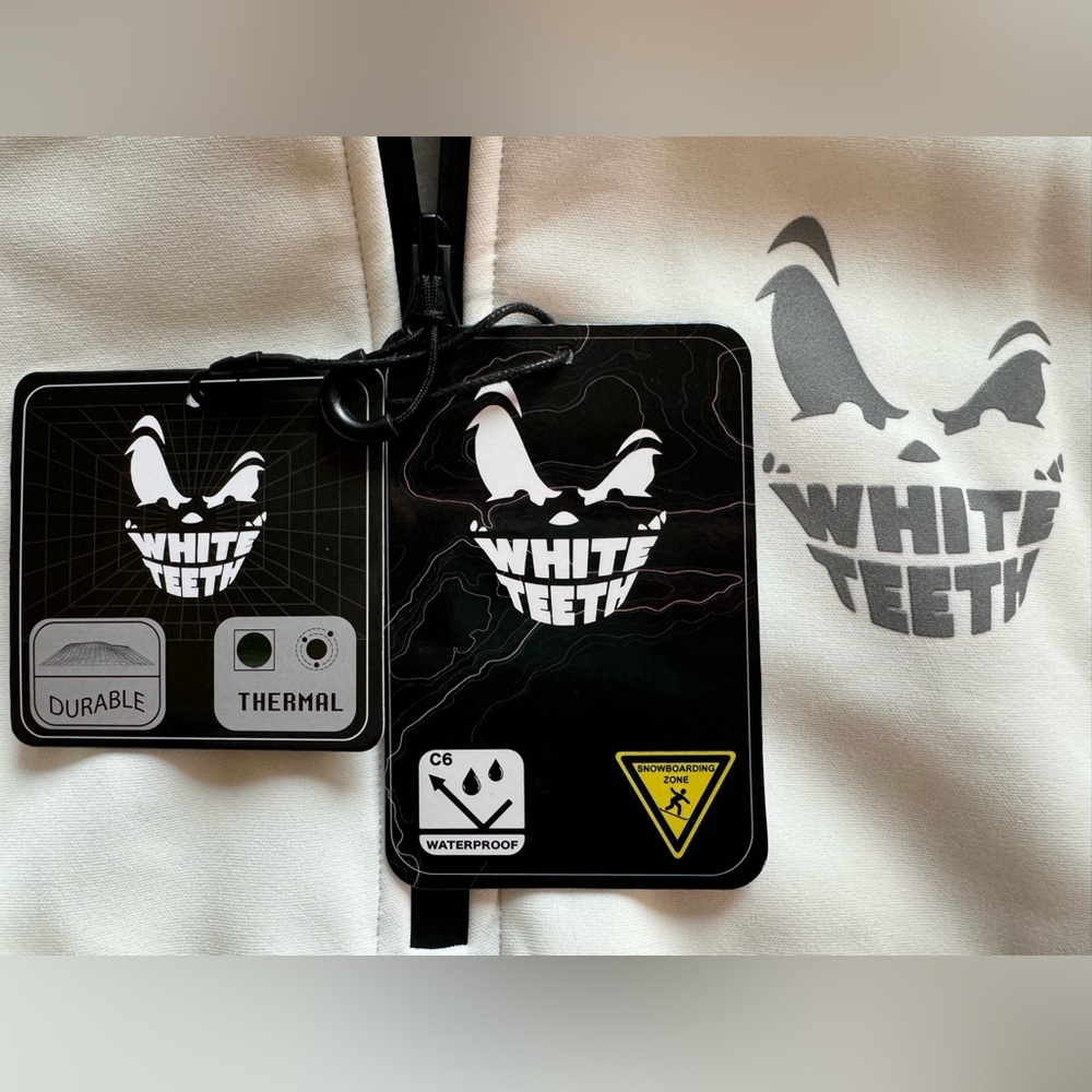 Hoodie oversized
White teeth